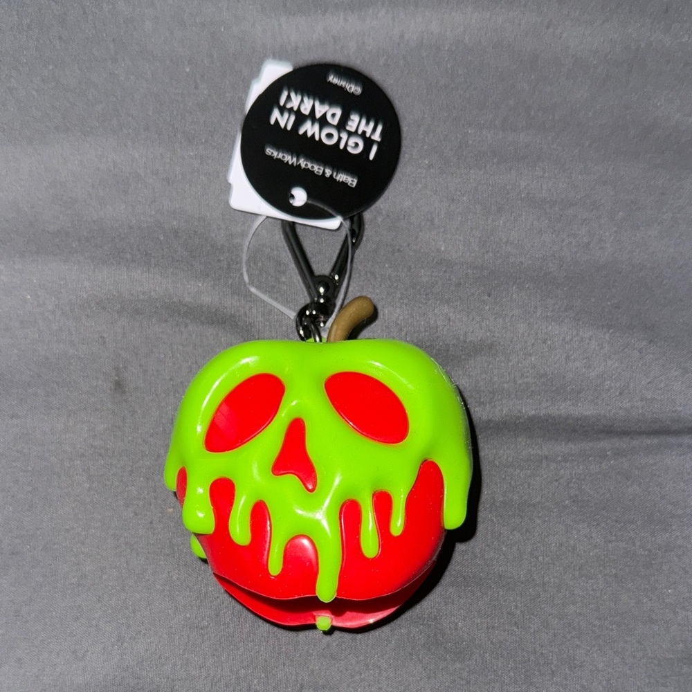 🍎 Bath & Body Works Disney Villain Evil Queen Poison Apple Keychain Holder